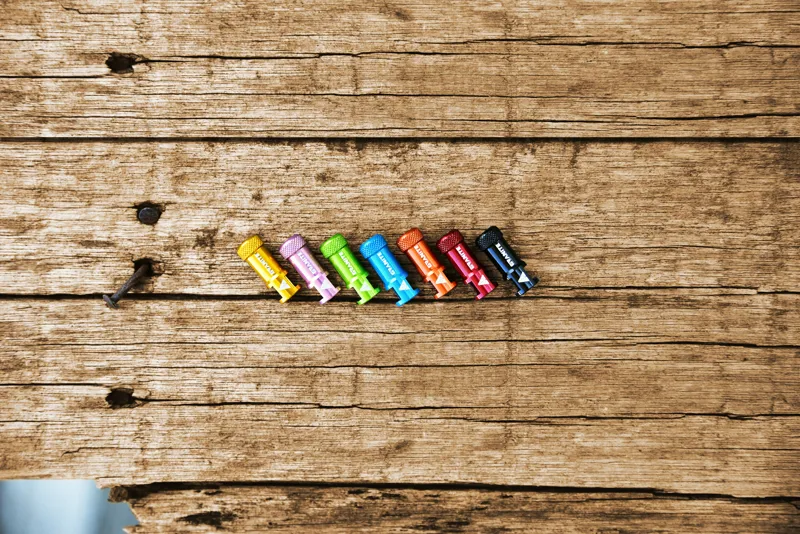 Granite JUICY NIPPLE Tubeless Valve Cap With Valve Core Removal Tool Oil Slick-2